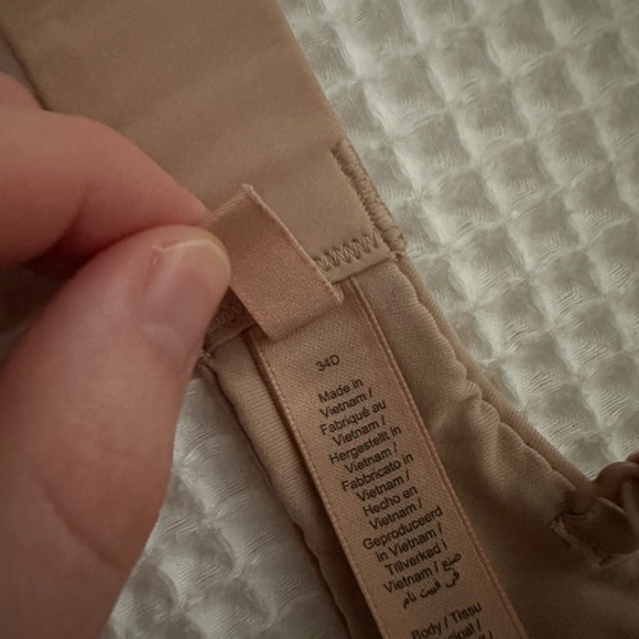 SKIMS Fits Everybody T-Shirt Bra - Mica & Clay - Picture 5 of 10